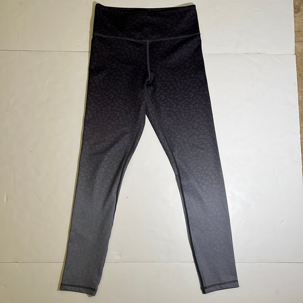 Zyia Active Leggings Gray Ombré Leopard Print Size 4